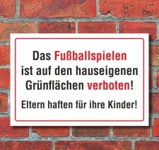 Schild Fußballspielen verboten,...