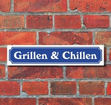 Schild im Straßenschild-Design "Grillen &...