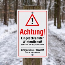 Das Bild zeigt ein Warnschild, das auf einen...