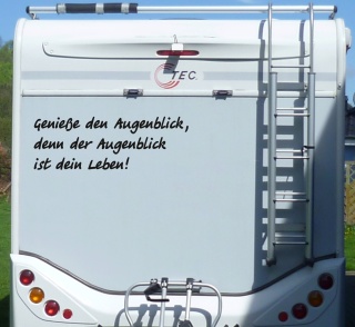 Aufkleber Genieße den Augenblick Wohnmobil Wohnwagen Camping Caravan Auto - 180 cm  / Weiß