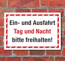 Schild Ein- und Ausfahrt Tag und Nacht freihalten...