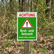 Warnschild „Brut- und Setzzeit – Hunde bitte anleinen“ – Achtung Schild – Alu-Verbund 3 mm, UV-Direktdruck