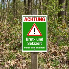 Warnschild „Brut- und Setzzeit – Hunde bitte anleinen“ – Achtung Schild – Alu-Verbund 3 mm, UV-Direktdruck 300 x 200 mm
