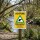 Das Bild zeigt ein Warnschild mit der Aufschrift Achtung Bibergbiet. Das Schild ist dreieckig, hat einen gelben Hintergrund und ein schwarzes Symbol eines Bibers, und es weist Wanderer darauf hin, auf den Wegen zu bleiben und Hunde anzuleinen, da sich in der Nähe ein Lebensraum für Biber befindet.