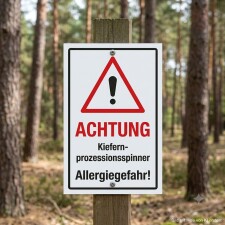 Das Bild zeigt ein Warnschild, das auf die Allergiegefahr...