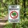 Das Bild zeigt ein Schild im Wald, das deutlich macht, dass der Bereich gesperrt ist. Es trägt die Aufschrift „Wald gesperrt!“ und enthält ein Symbol mit einem durchgestrichenen Baum sowie den Hinweis „Betreten verboten! Lebensgefahr!“, um auf die Gefahren im gesperrten Gebiet hinzuweisen.
