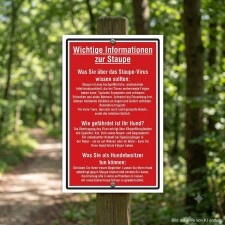 Das Bild zeigt ein rotes Schild im Wald, das wichtige...